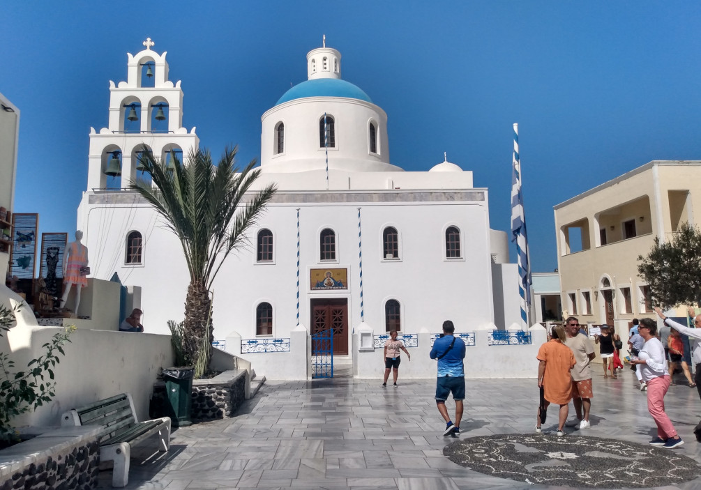 Church in Oia